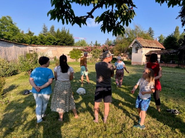 circle-song-nature-st-just-st-rambert-chant-spontané